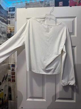 Women’s White Long-Sleeve Basic Top